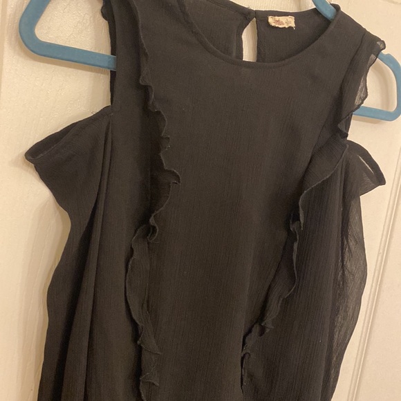 Hollister Cold Shoulder Top - Picture 3 of 9